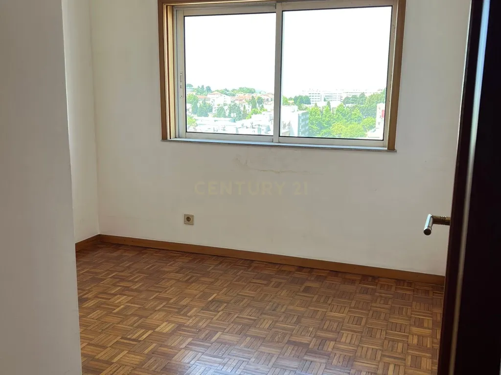 Apartamento T3 com elevador garagem dupla em São Vitor | ZTRE-01770 - Image 12