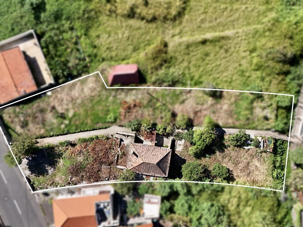 Terreno com moradia para recuperar no Poço Gil - Machico - Image 2