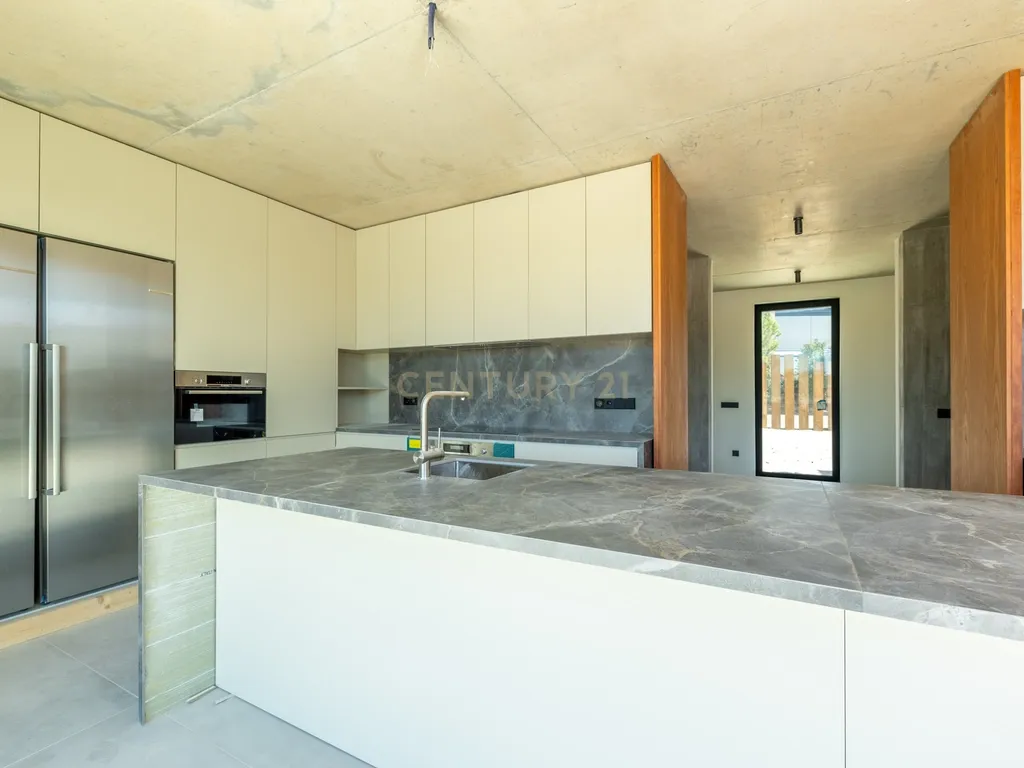 Moradia T6 com Projeto de Autor em Tróia/Comporta | Piscina, 3 Suites, Jardim Privado - Image 21