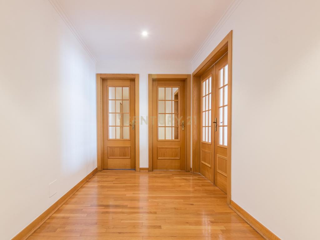 Apartamento T3 em Carnaxide – Arrendamento em Condomínio Privado - Image 11