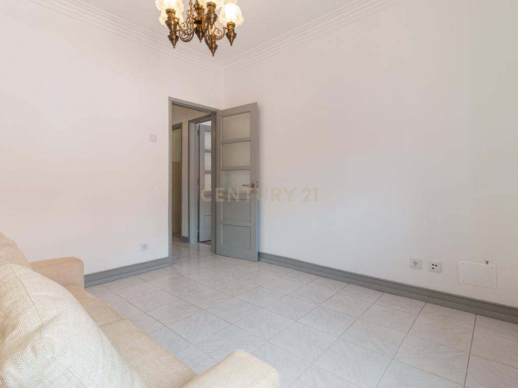Apartamento T1 renovado, na Pontinha, Odivelas. Para Arrendar! - Image 3