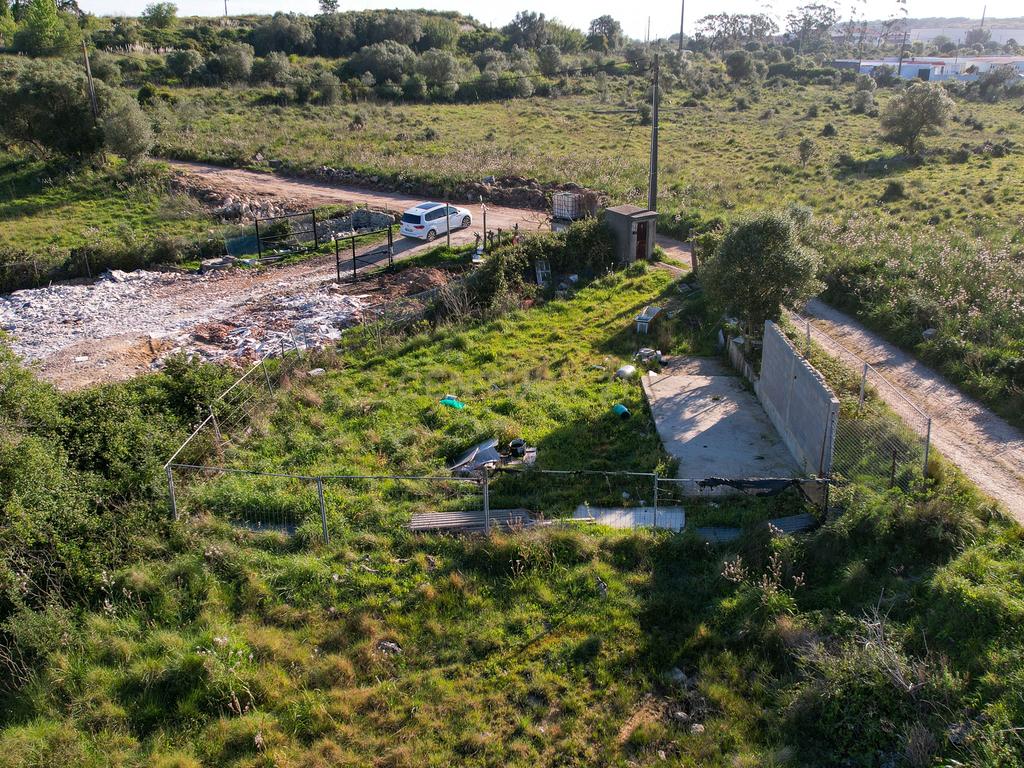 Parcela de 300m2 de Terreno Rústico ,em regime de Avos, na Terrugem. - Image 1