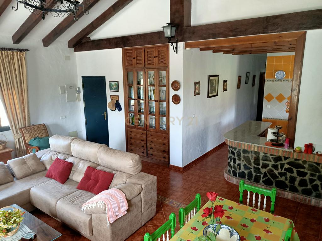 Propriedade rústica com vista para piscina e zona húmida – pronta a habitar - Image 9