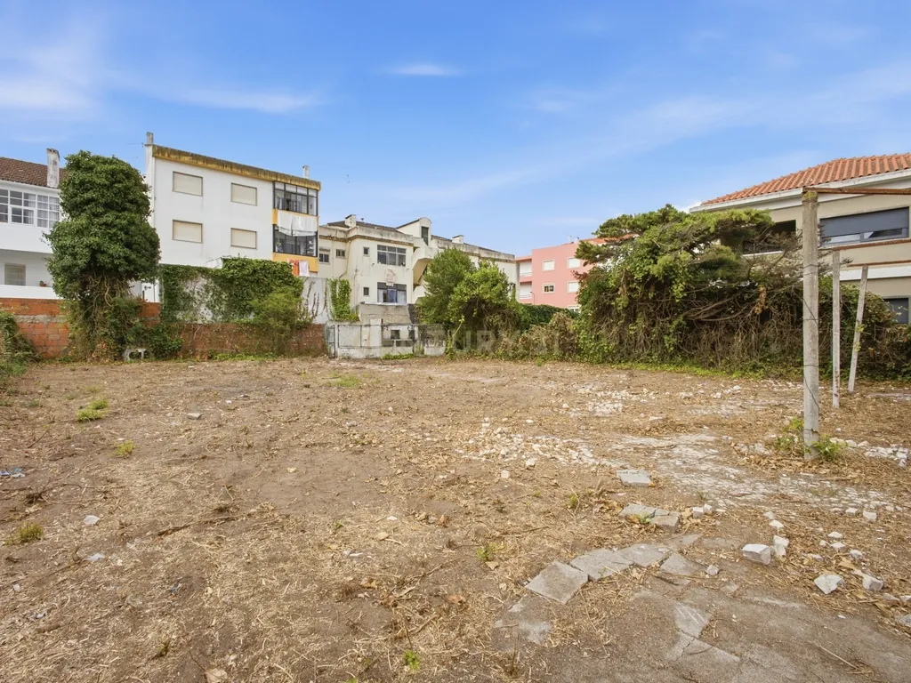Moradia T5 para remodelar ou lote para construção — Centro do Bombarral - Image 24