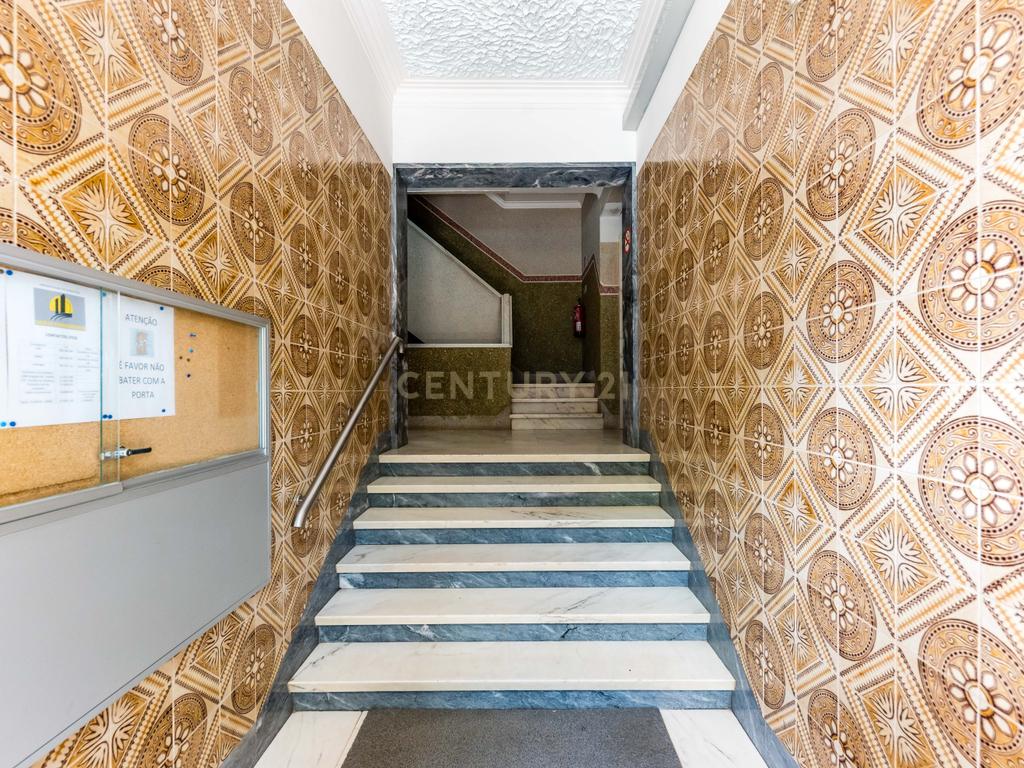 Apartamento Renovado T3 na Amadora - Image 23
