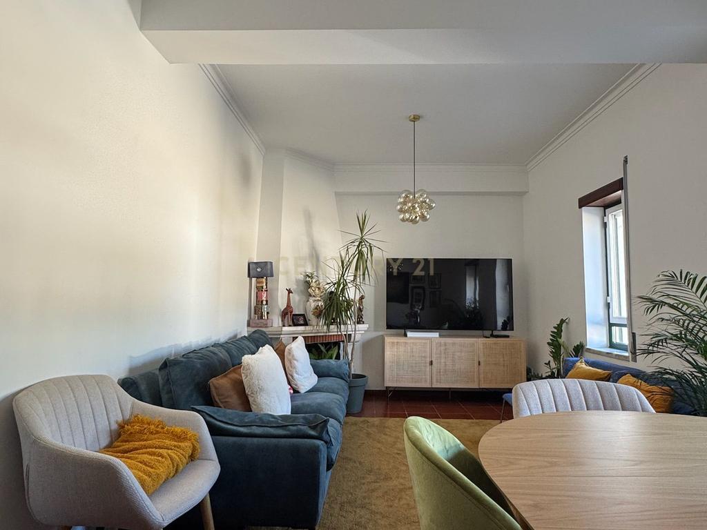 Apartamento T3 em Coimbra com Luz Natural e Acessibilidade - Image 2