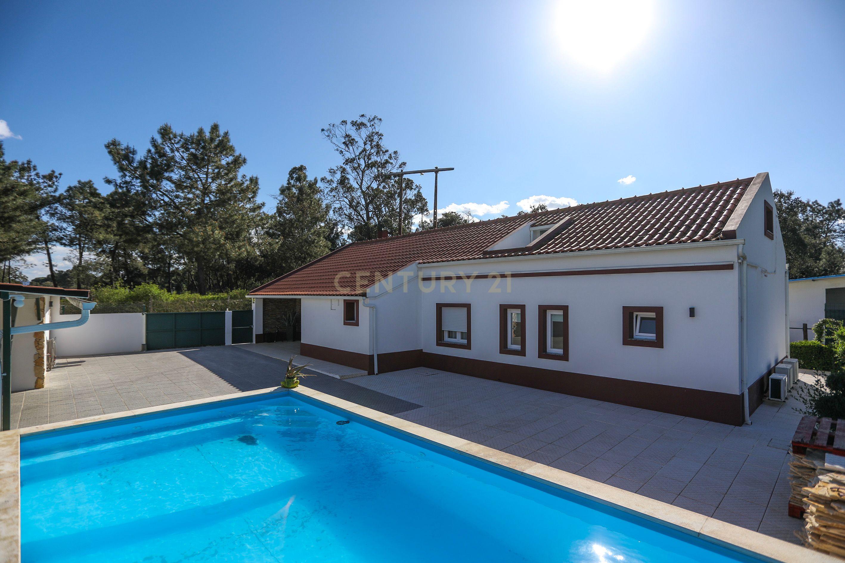 Moradia T4 com Piscina, Jardim e Tranquilidade – Bairro da Piedade, Moita - Image 41