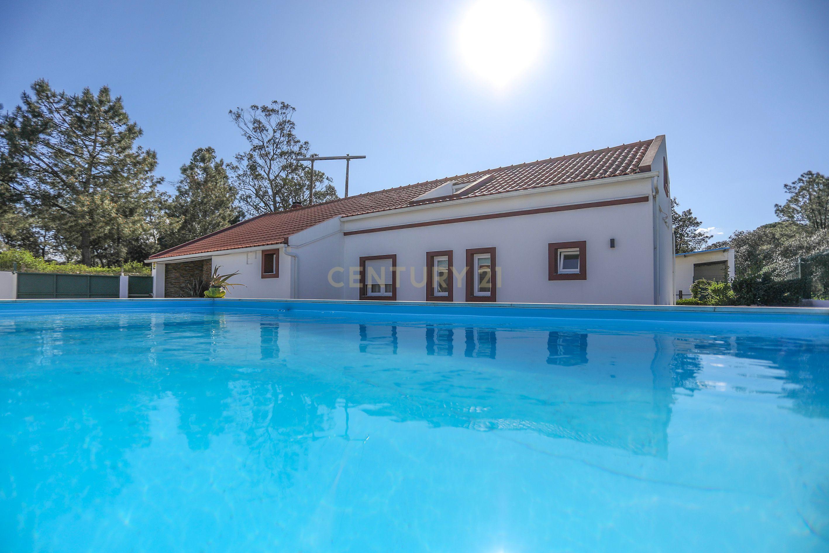 Moradia T4 com Piscina, Jardim e Tranquilidade – Bairro da Piedade, Moita - Image 40