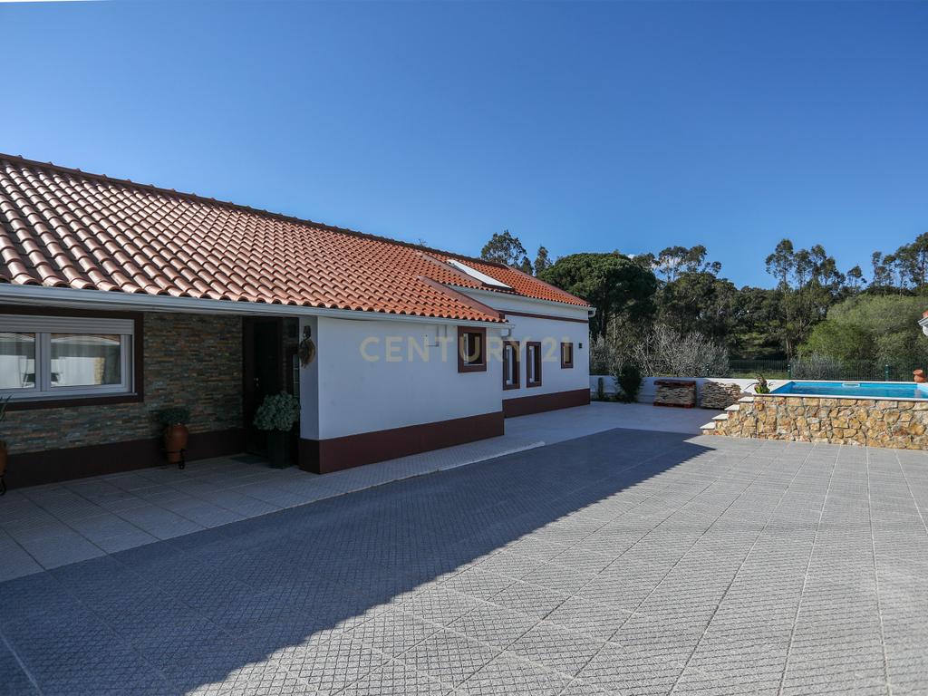 Moradia T4 com Piscina, Jardim e Tranquilidade –  Bairro da Piedade, Moita - Image 46