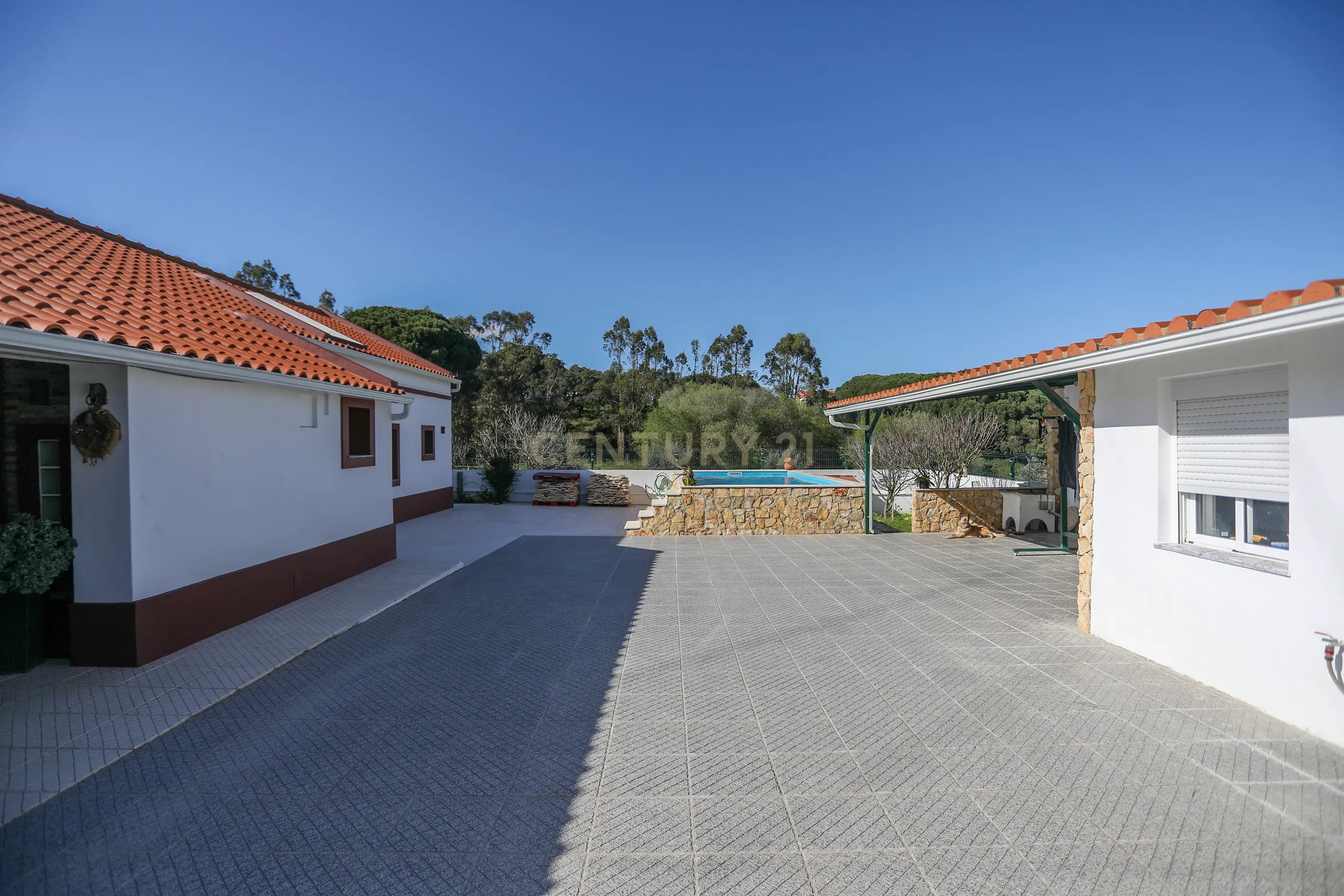 Moradia T4 com Piscina, Jardim e Tranquilidade – Bairro da Piedade, Moita - Image 45