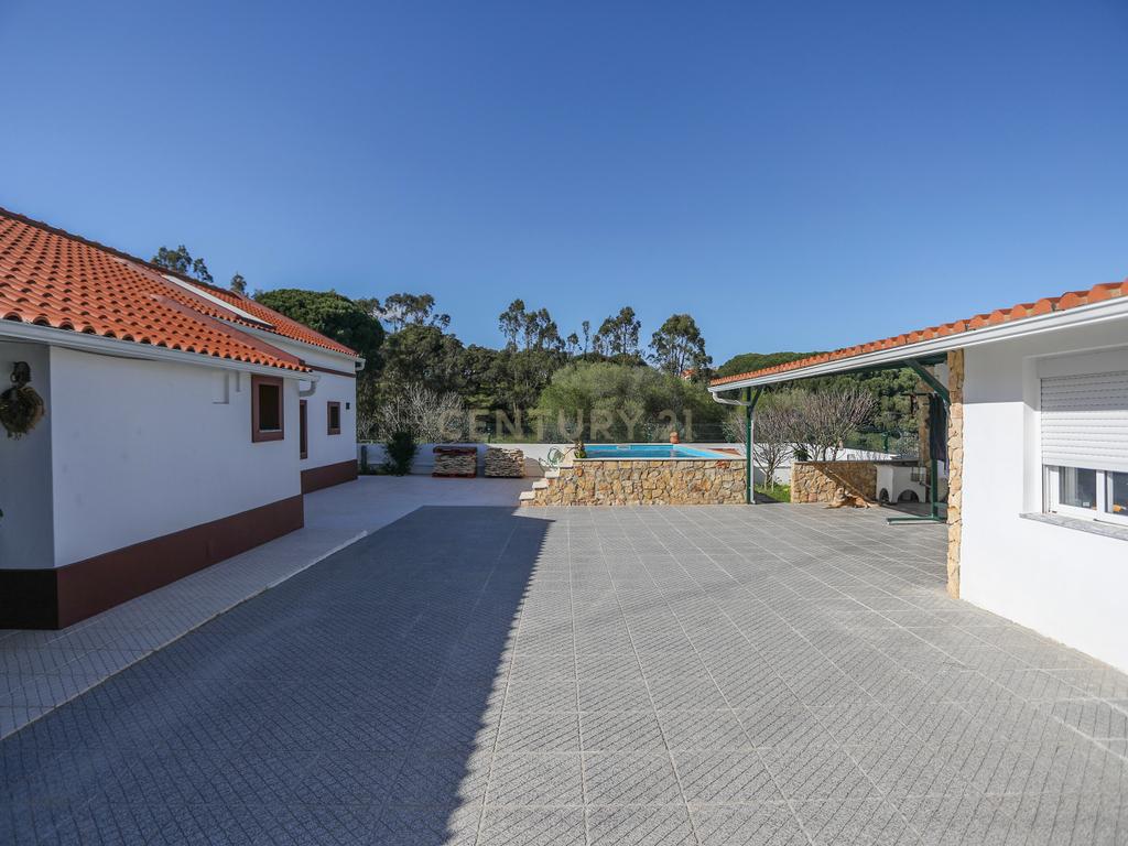 Moradia T4 com Piscina, Jardim e Tranquilidade –  Bairro da Piedade, Moita - Image 45