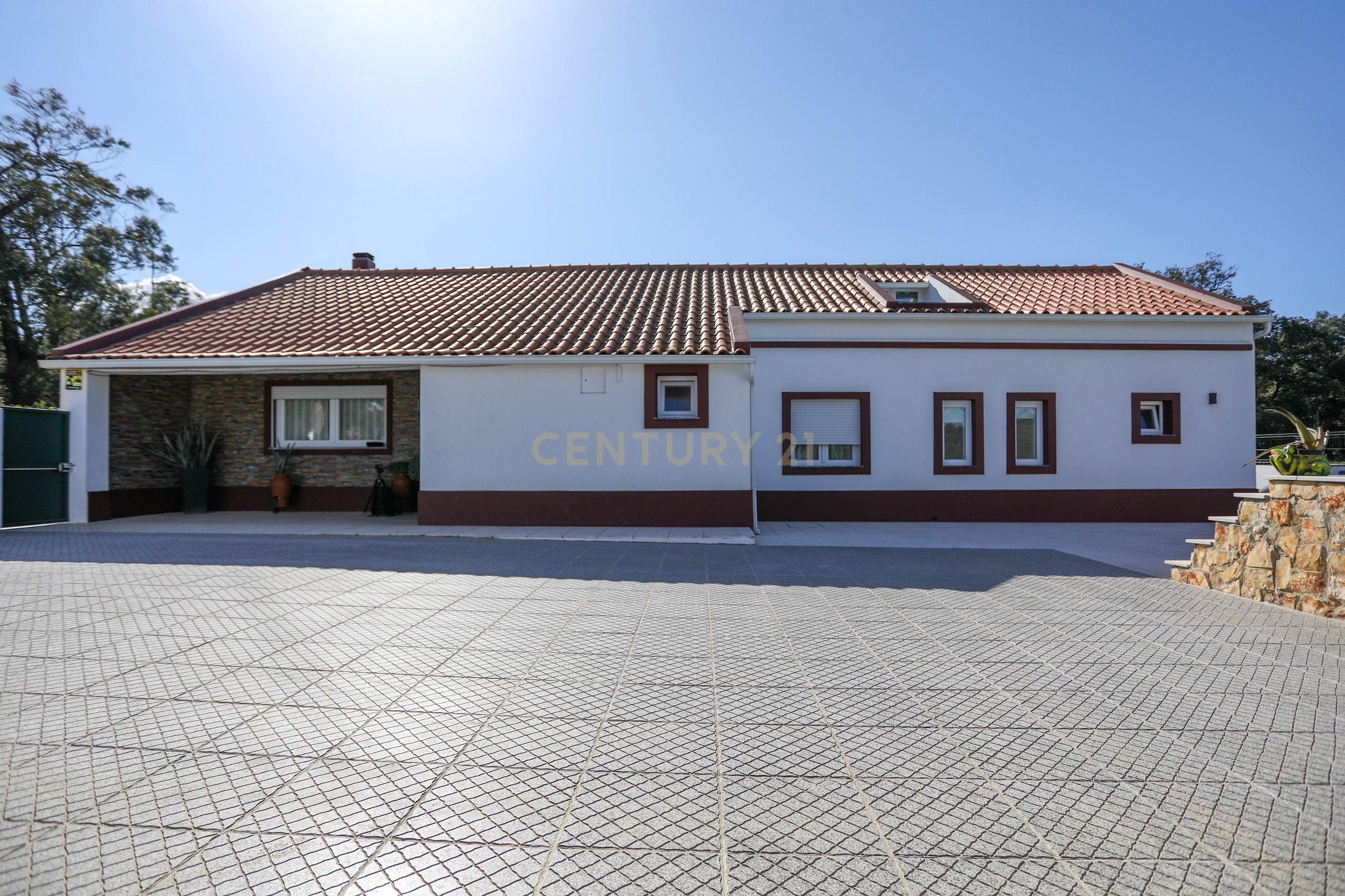 Moradia T4 com Piscina, Jardim e Tranquilidade – Bairro da Piedade, Moita - Image 47