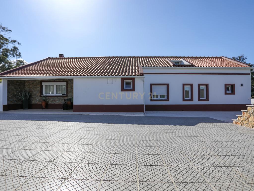 Moradia T4 com Piscina, Jardim e Tranquilidade –  Bairro da Piedade, Moita - Image 47