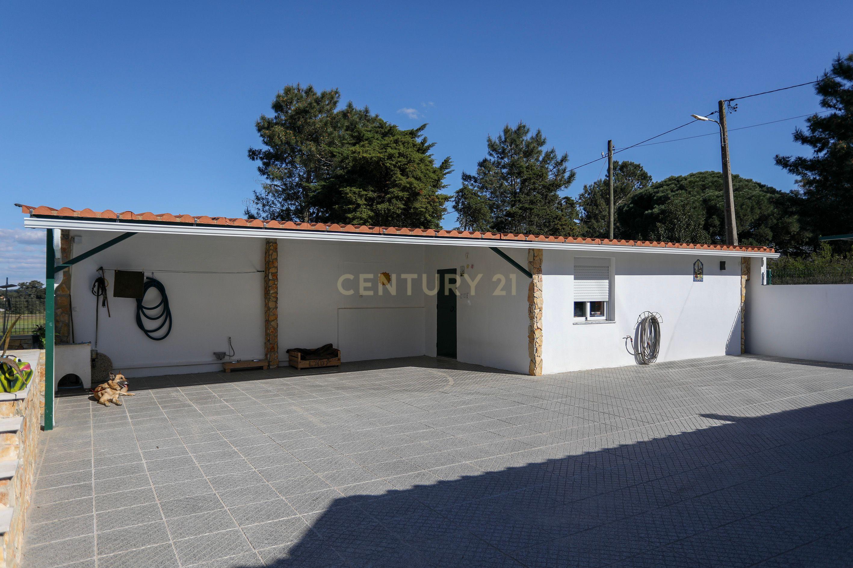 Moradia T4 com Piscina, Jardim e Tranquilidade – Bairro da Piedade, Moita - Image 44