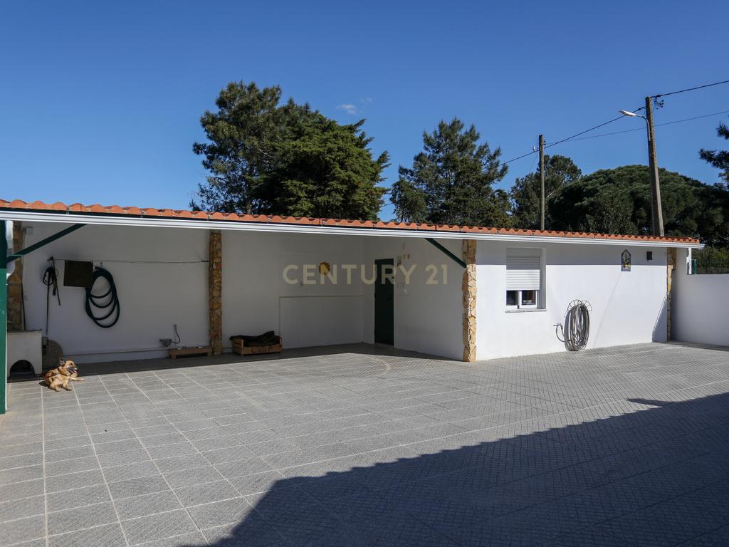 Moradia T4 com Piscina, Jardim e Tranquilidade –  Bairro da Piedade, Moita - Image 44