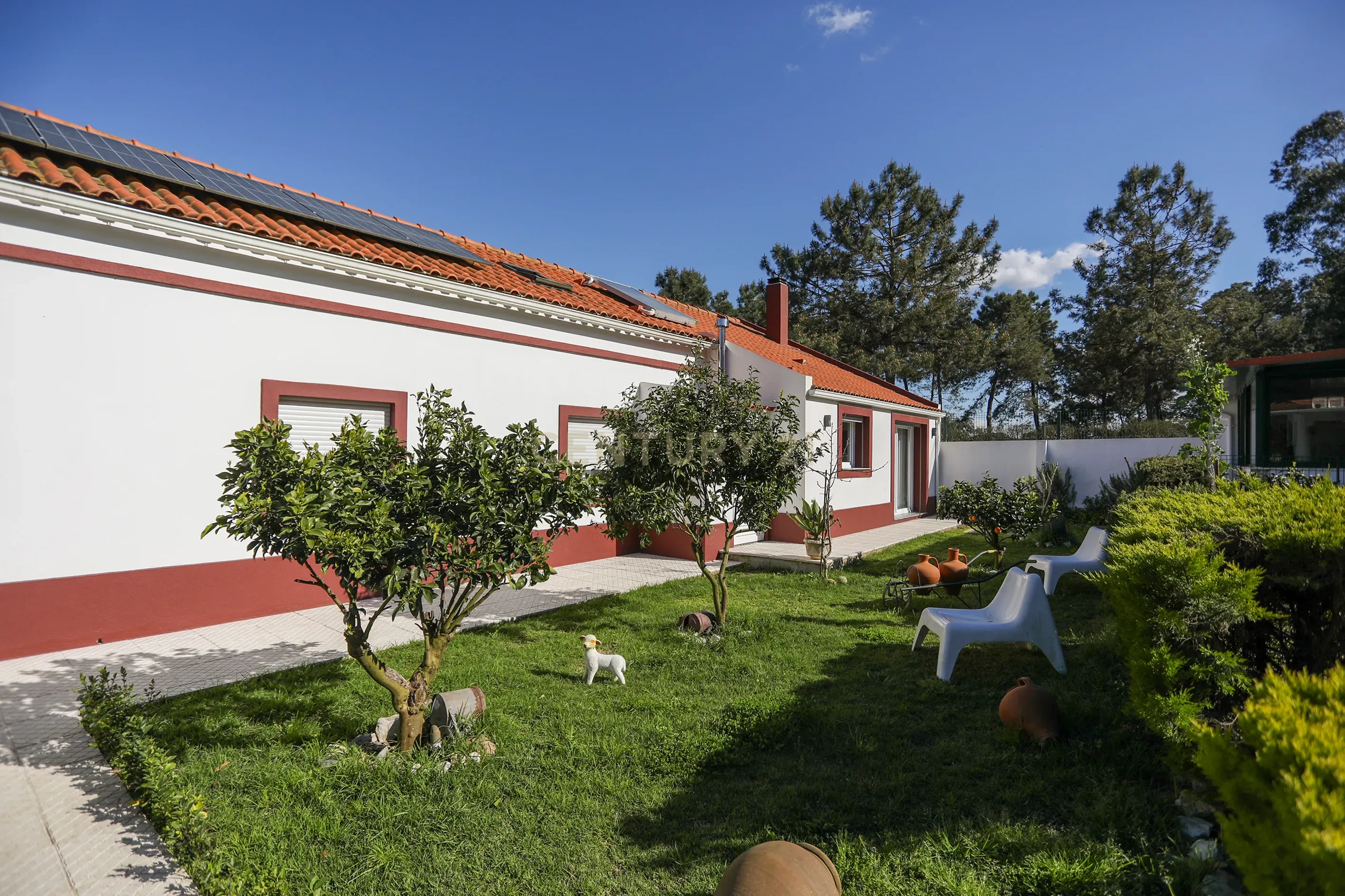 Moradia T4 com Piscina, Jardim e Tranquilidade – Bairro da Piedade, Moita - Image 48