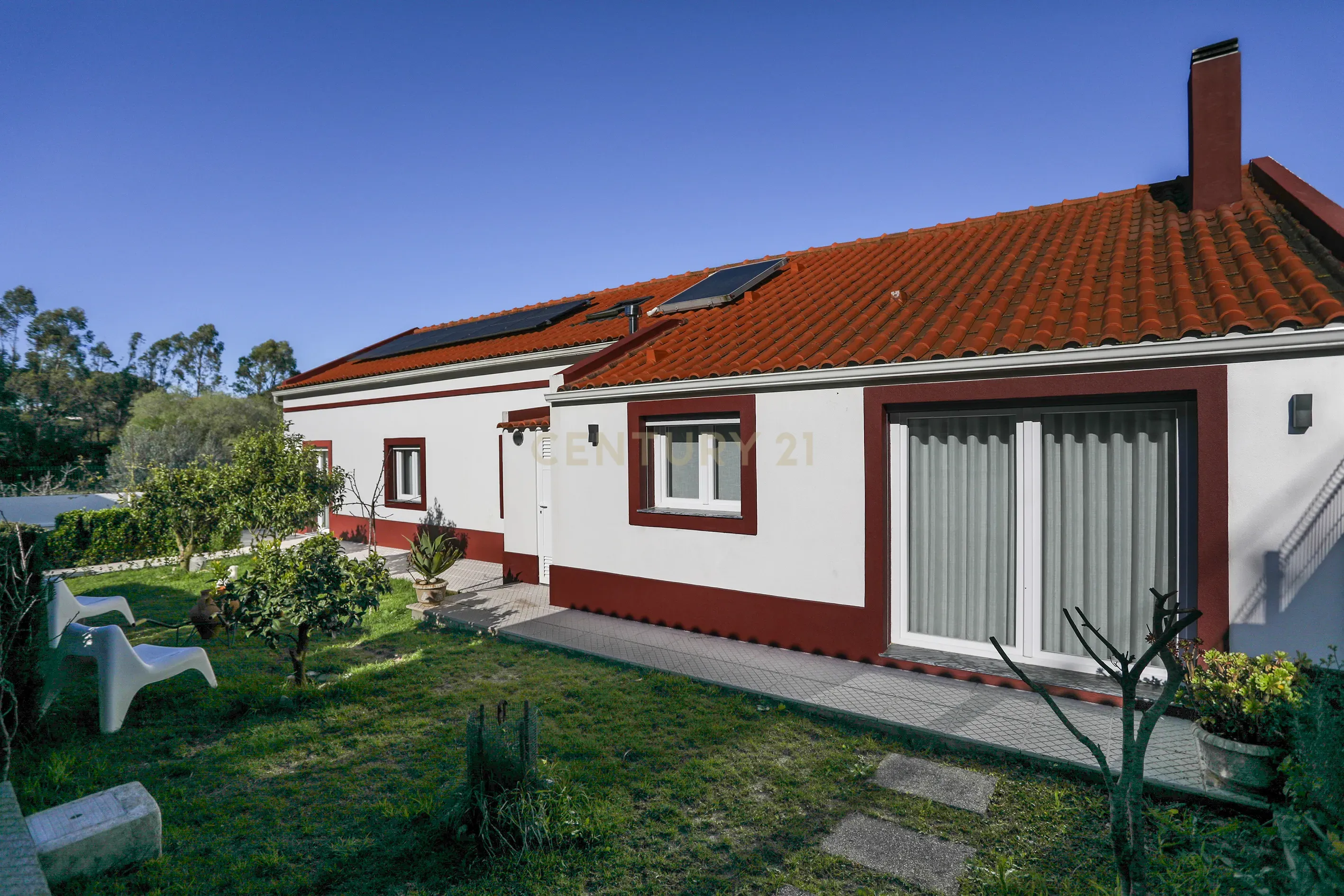 Moradia T4 com Piscina, Jardim e Tranquilidade – Bairro da Piedade, Moita - Image 21