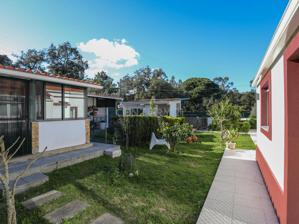Moradia T4 com Piscina, Jardim e Tranquilidade –  Bairro da Piedade, Moita - Image 18