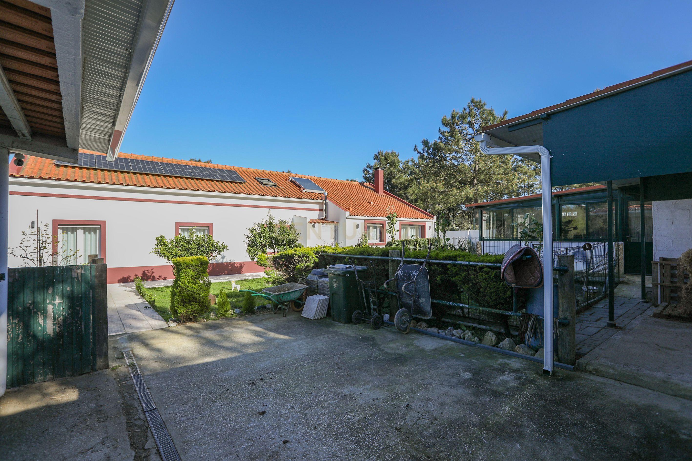 Moradia T4 com Piscina, Jardim e Tranquilidade – Bairro da Piedade, Moita - Image 17