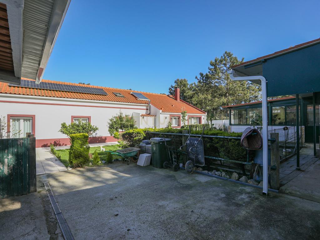 Moradia T4 com Piscina, Jardim e Tranquilidade –  Bairro da Piedade, Moita - Image 17