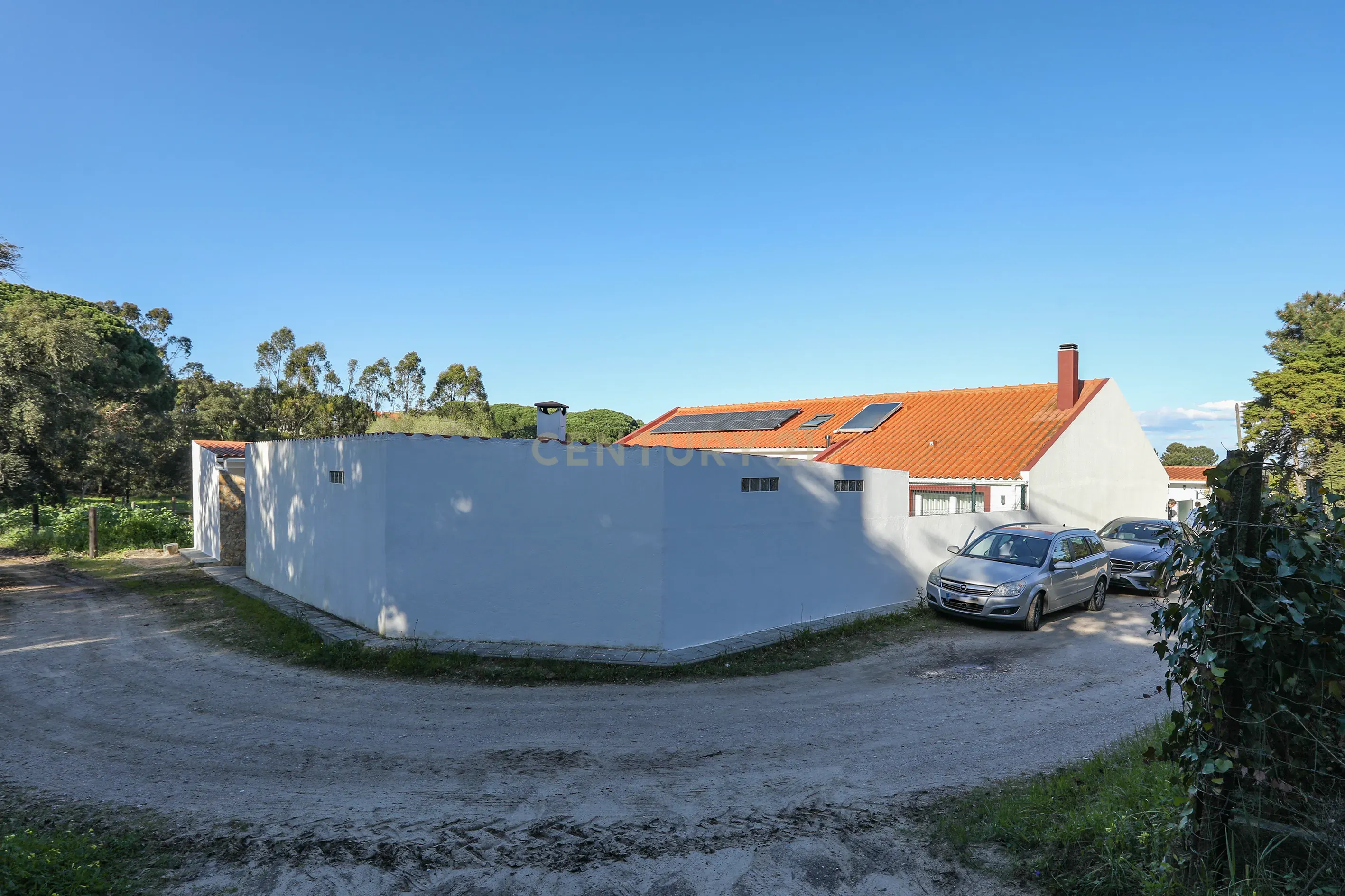 Moradia T4 com Piscina, Jardim e Tranquilidade – Bairro da Piedade, Moita - Image 19