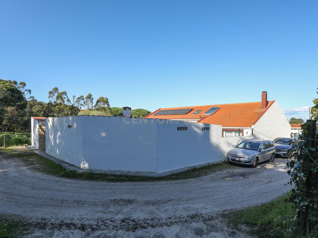 Moradia T4 com Piscina, Jardim e Tranquilidade –  Bairro da Piedade, Moita - Image 19