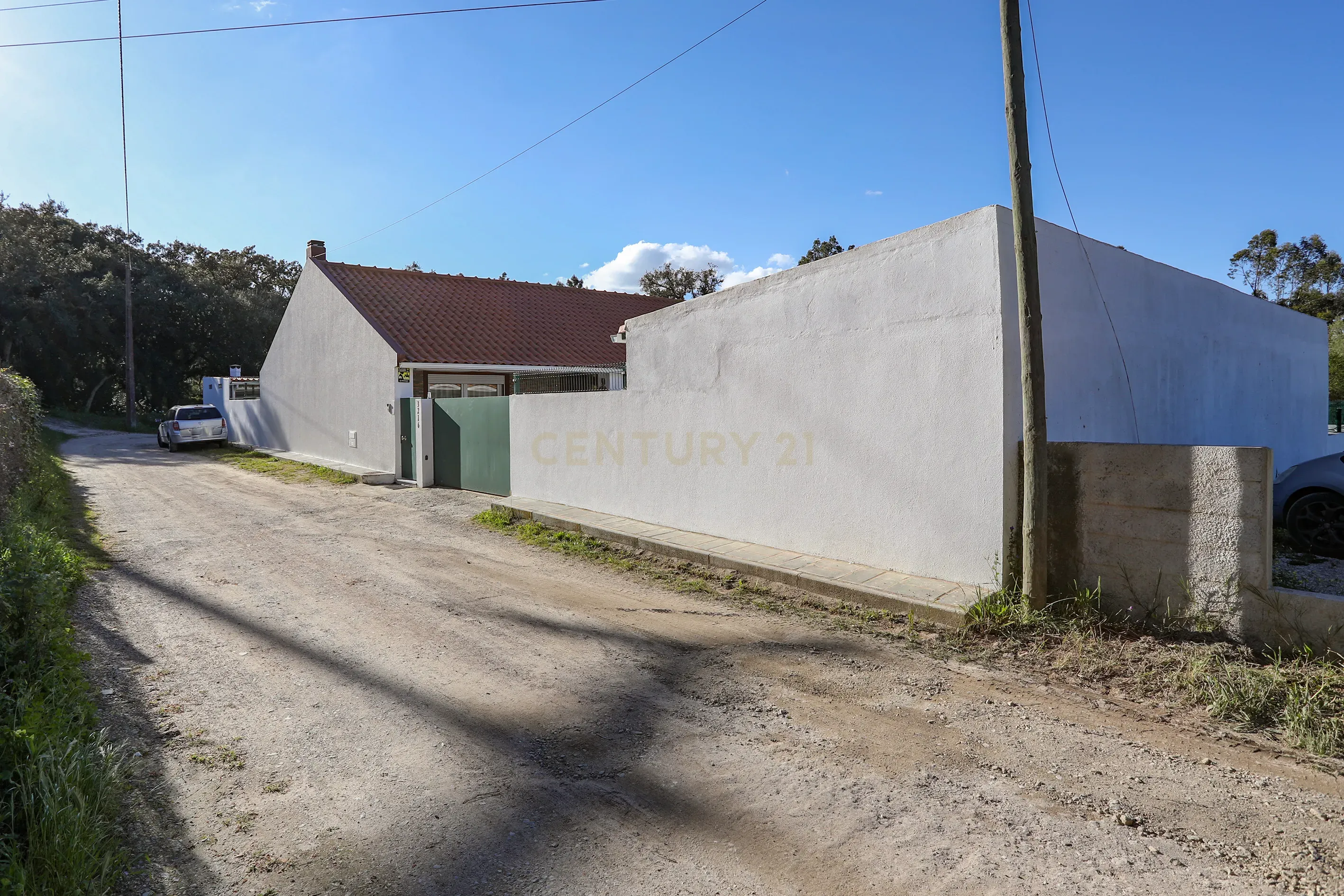 Moradia T4 com Piscina, Jardim e Tranquilidade – Bairro da Piedade, Moita - Image 20
