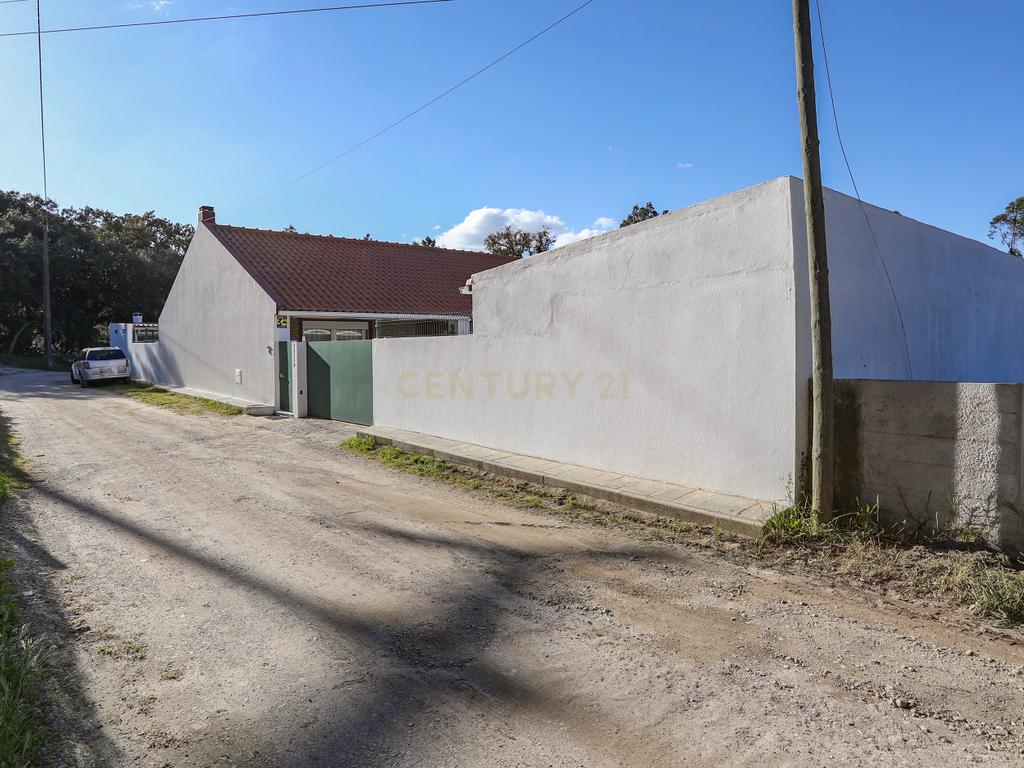 Moradia T4 com Piscina, Jardim e Tranquilidade –  Bairro da Piedade, Moita - Image 20