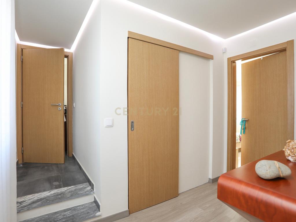 Moradia T4 com Piscina, Jardim e Tranquilidade –  Bairro da Piedade, Moita - Image 10