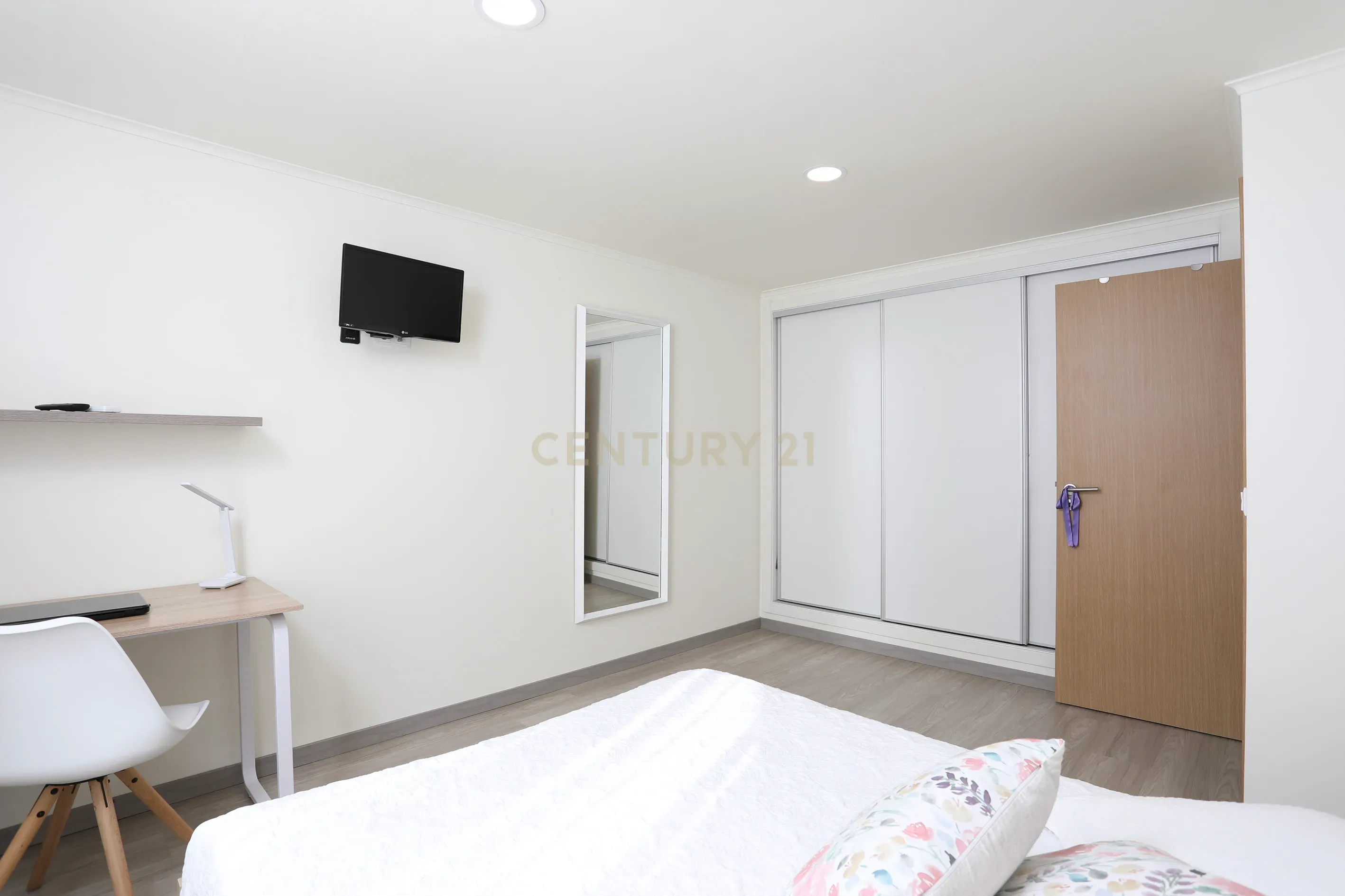 Moradia T4 com Piscina, Jardim e Tranquilidade – Bairro da Piedade, Moita - Image 7