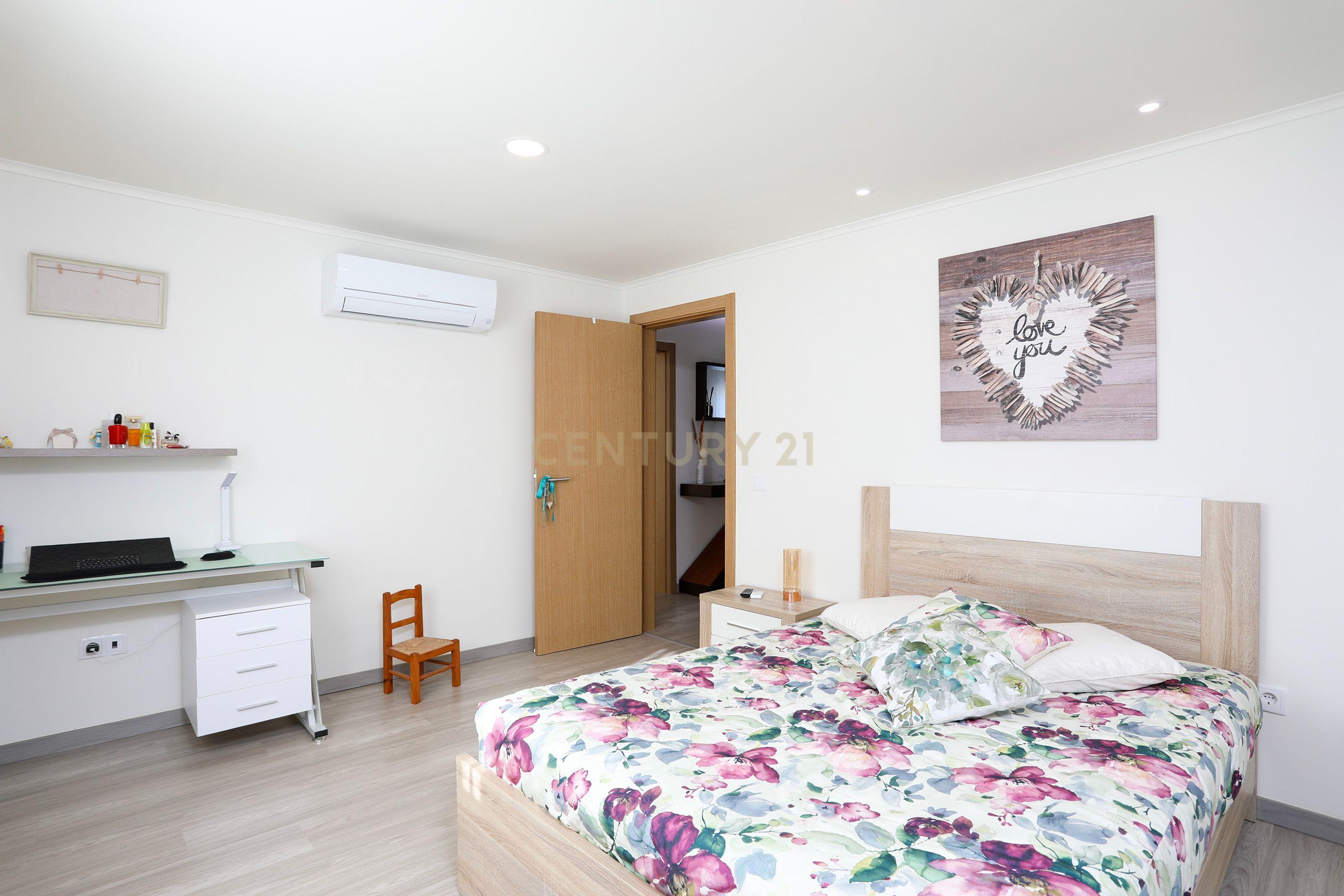 Moradia T4 com Piscina, Jardim e Tranquilidade – Bairro da Piedade, Moita - Image 32