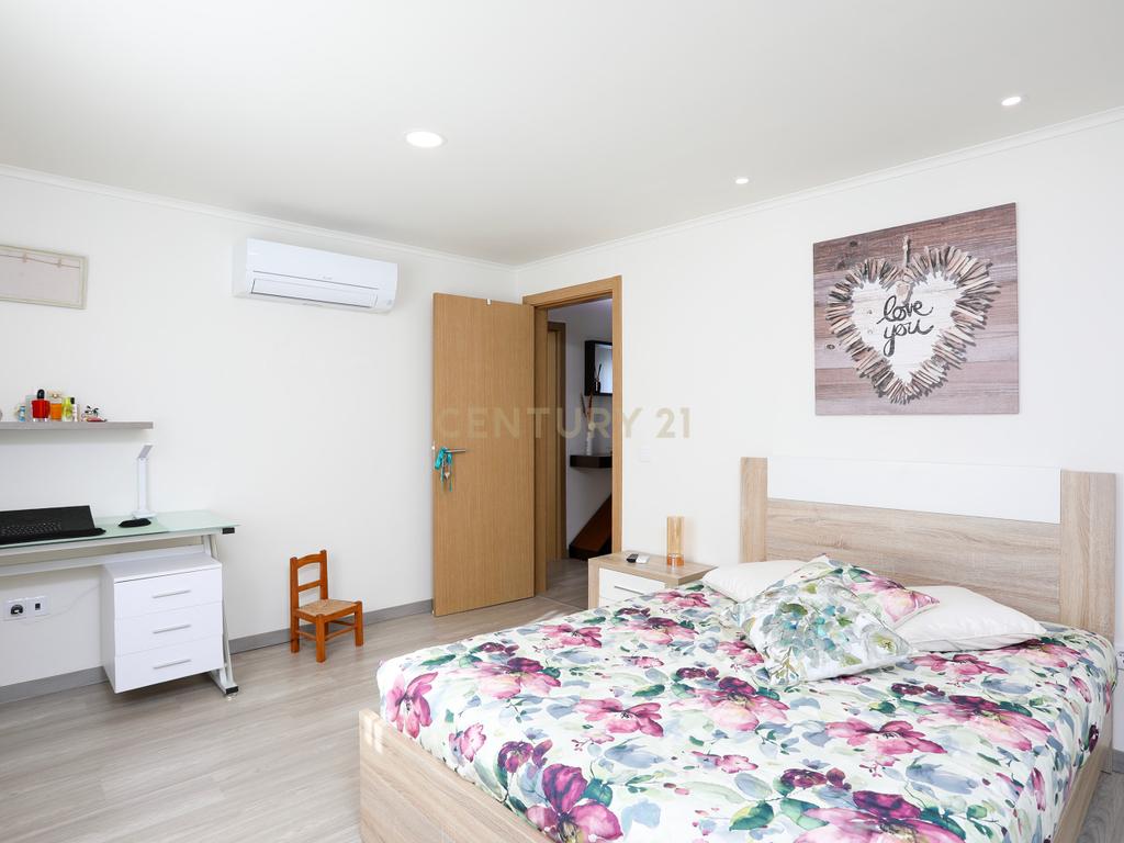 Moradia T4 com Piscina, Jardim e Tranquilidade –  Bairro da Piedade, Moita - Image 32