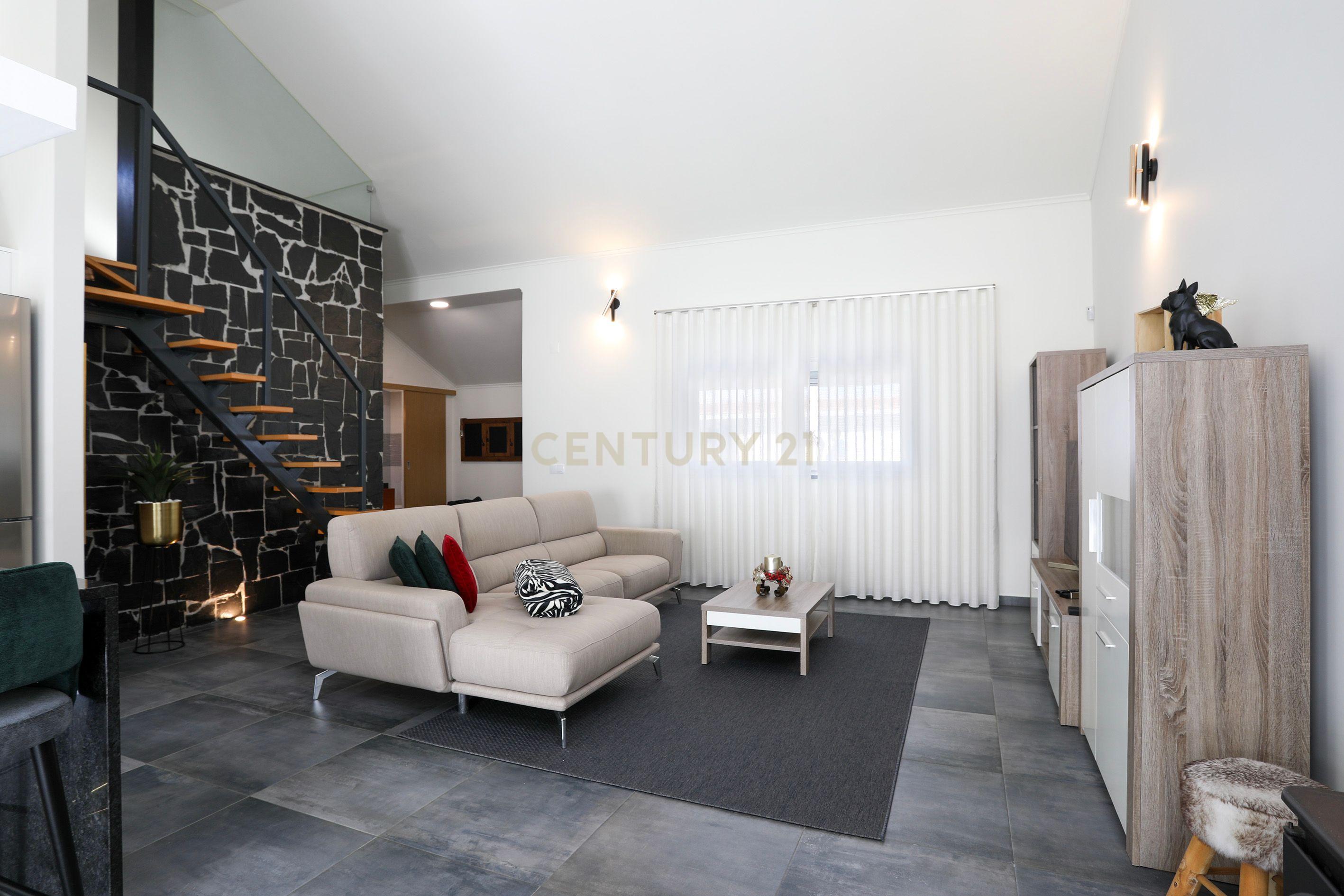 Moradia T4 com Piscina, Jardim e Tranquilidade – Bairro da Piedade, Moita - Image 38