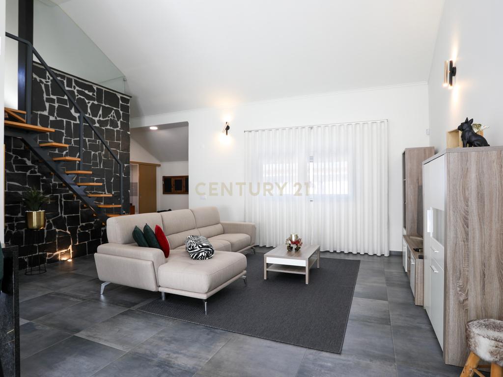Moradia T4 com Piscina, Jardim e Tranquilidade –  Bairro da Piedade, Moita - Image 38