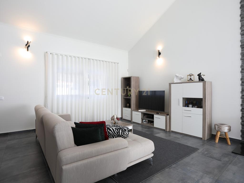 Moradia T4 com Piscina, Jardim e Tranquilidade –  Bairro da Piedade, Moita - Image 37