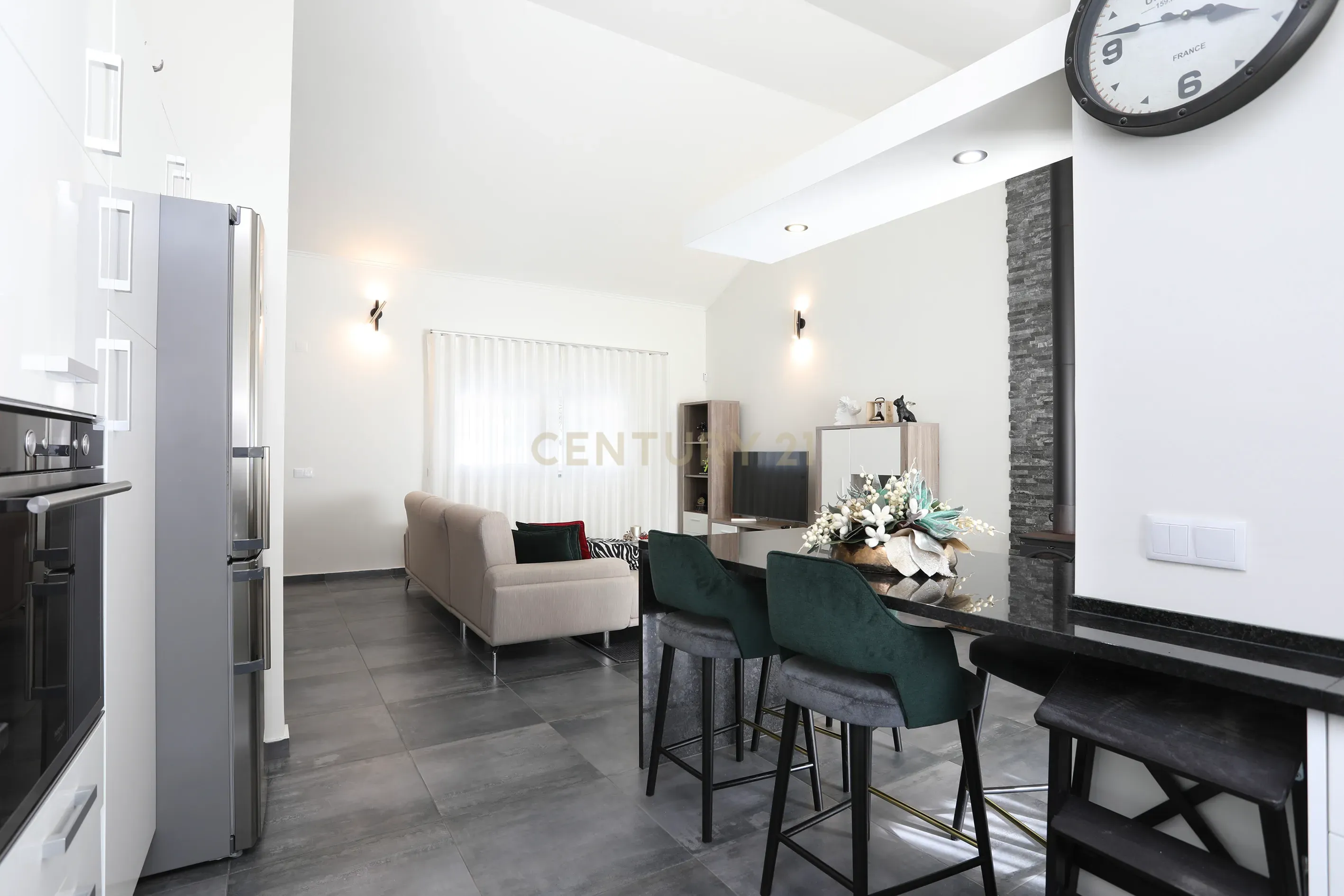 Moradia T4 com Piscina, Jardim e Tranquilidade – Bairro da Piedade, Moita - Image 33