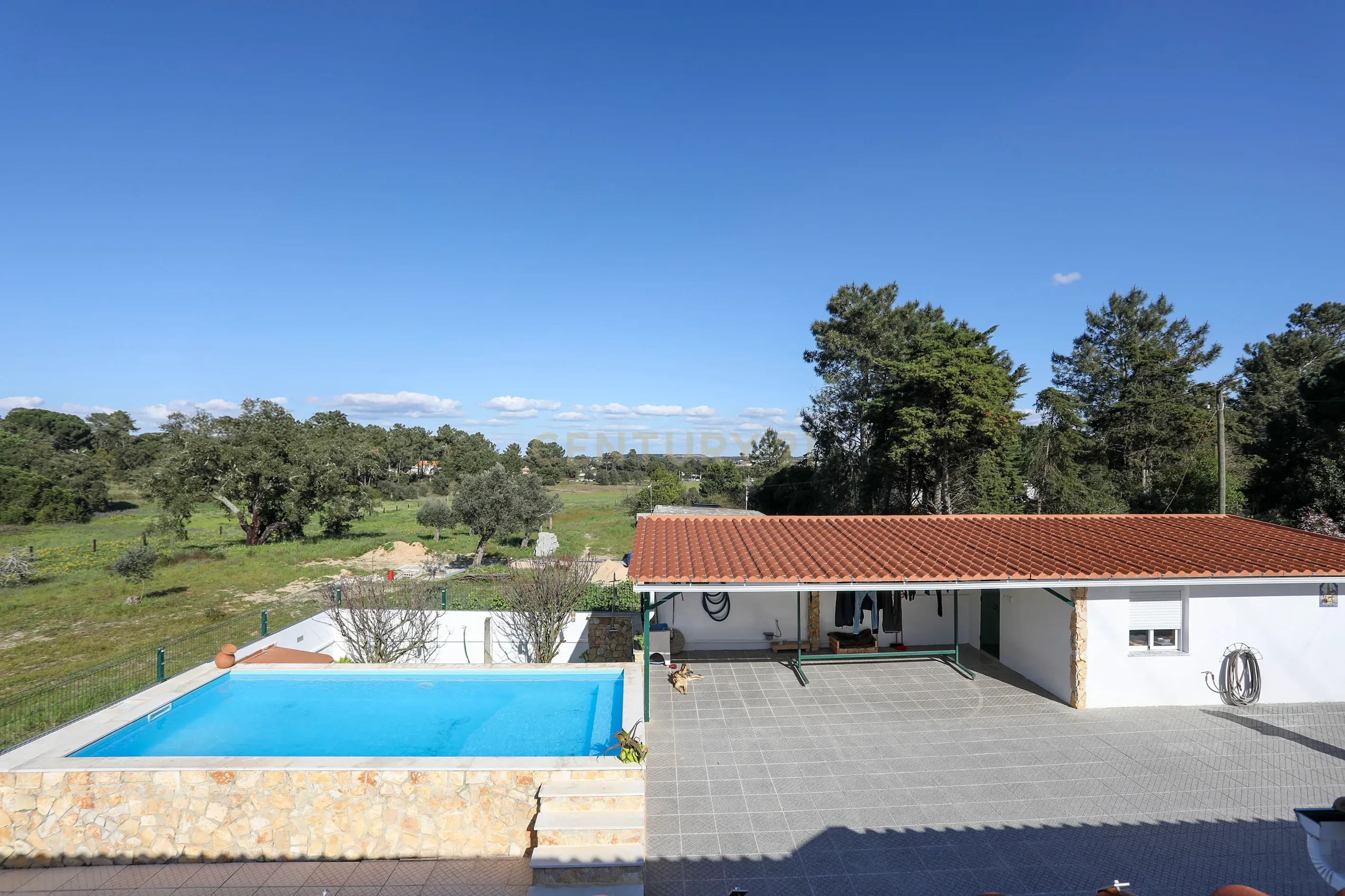 Moradia T4 com Piscina, Jardim e Tranquilidade – Bairro da Piedade, Moita - Image 35