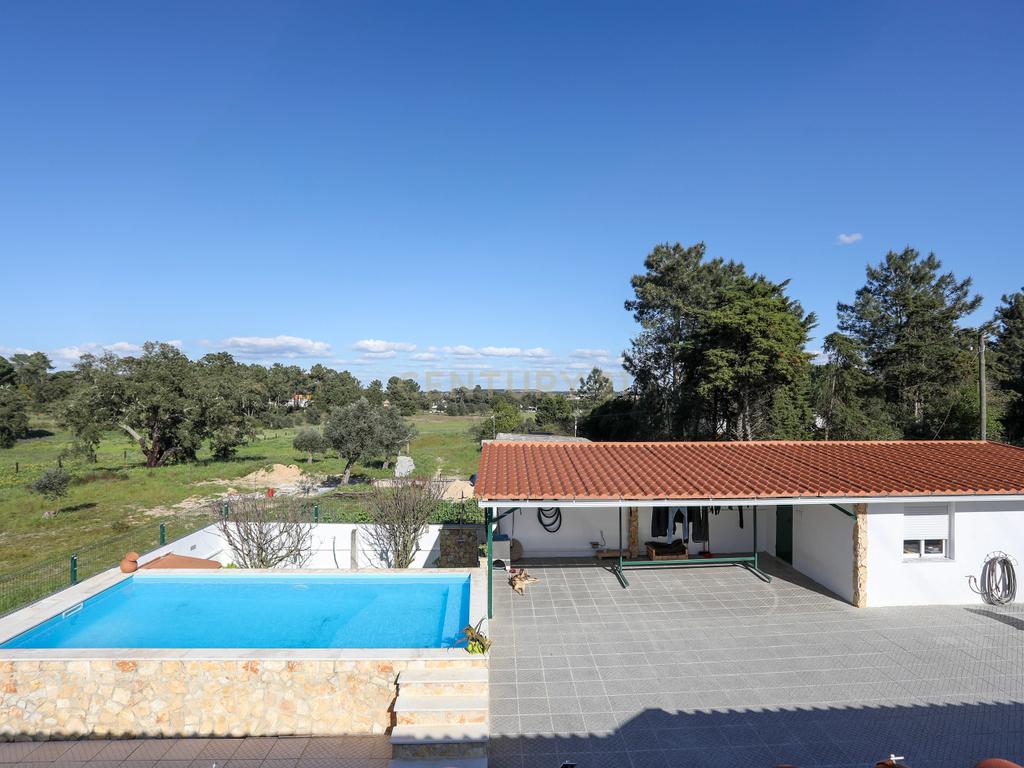 Moradia T4 com Piscina, Jardim e Tranquilidade –  Bairro da Piedade, Moita - Image 35