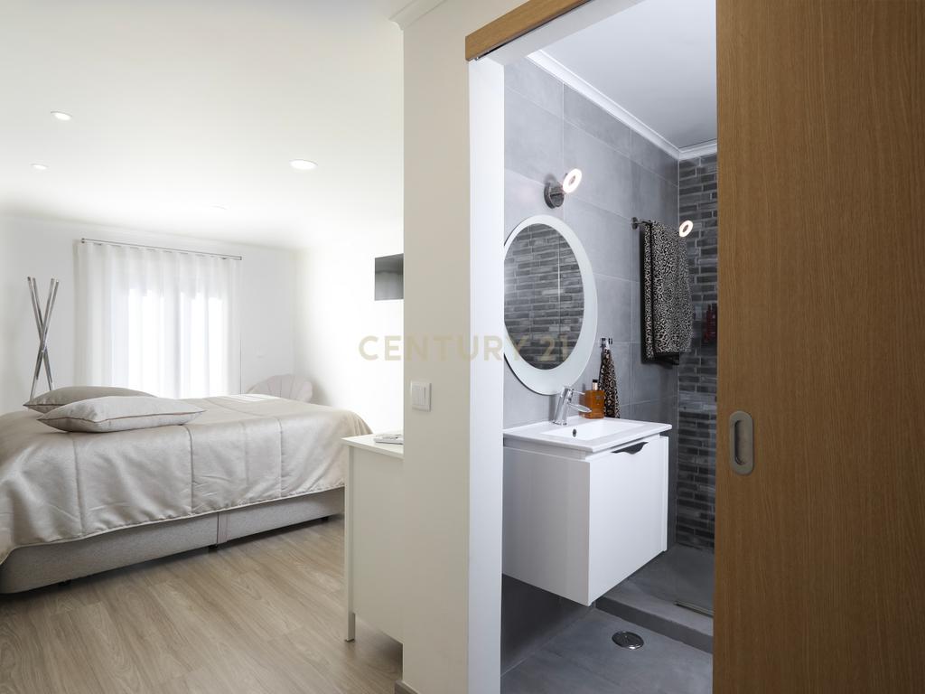 Moradia T4 com Piscina, Jardim e Tranquilidade –  Bairro da Piedade, Moita - Image 14