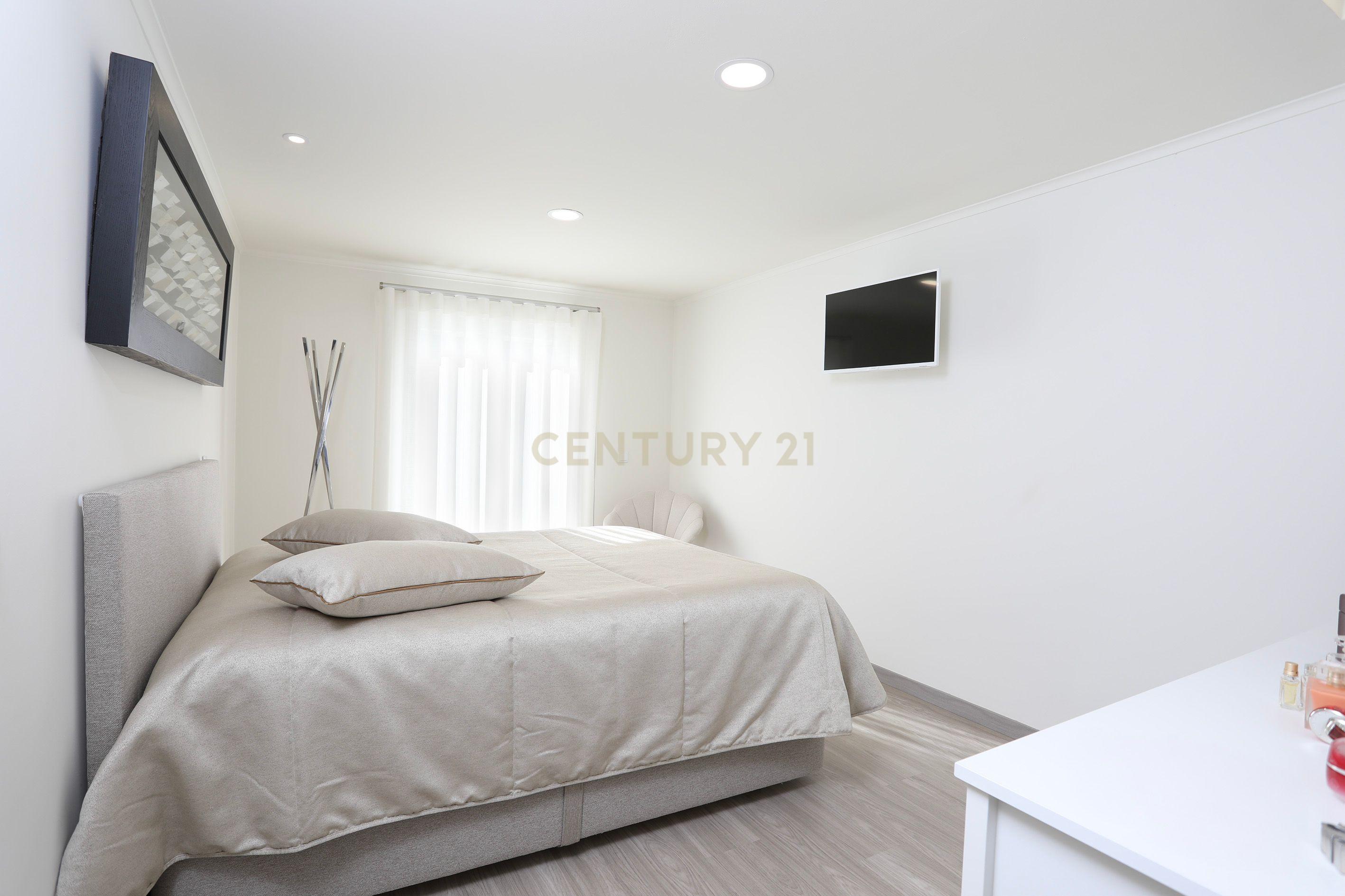 Moradia T4 com Piscina, Jardim e Tranquilidade – Bairro da Piedade, Moita - Image 9