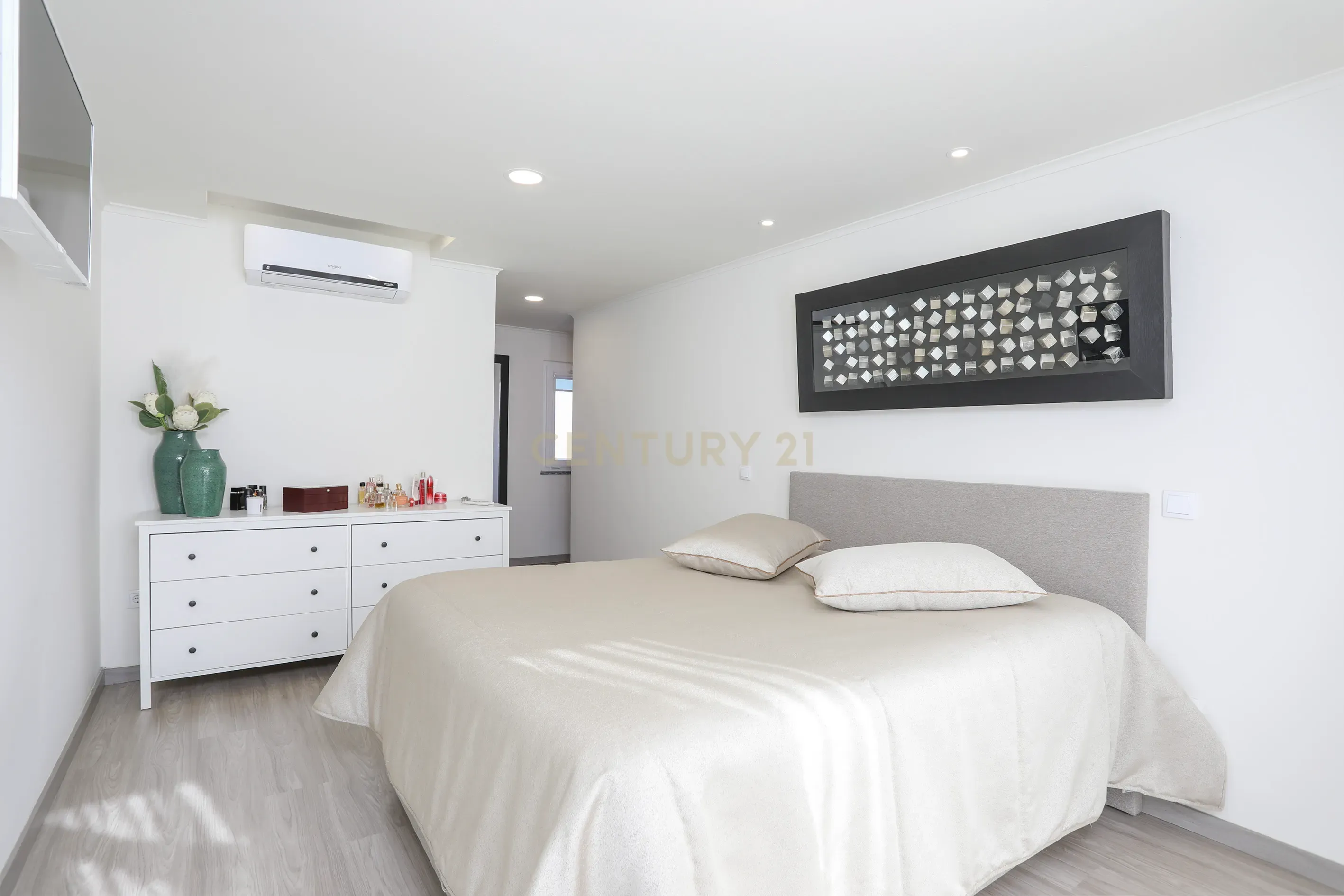 Moradia T4 com Piscina, Jardim e Tranquilidade – Bairro da Piedade, Moita - Image 12