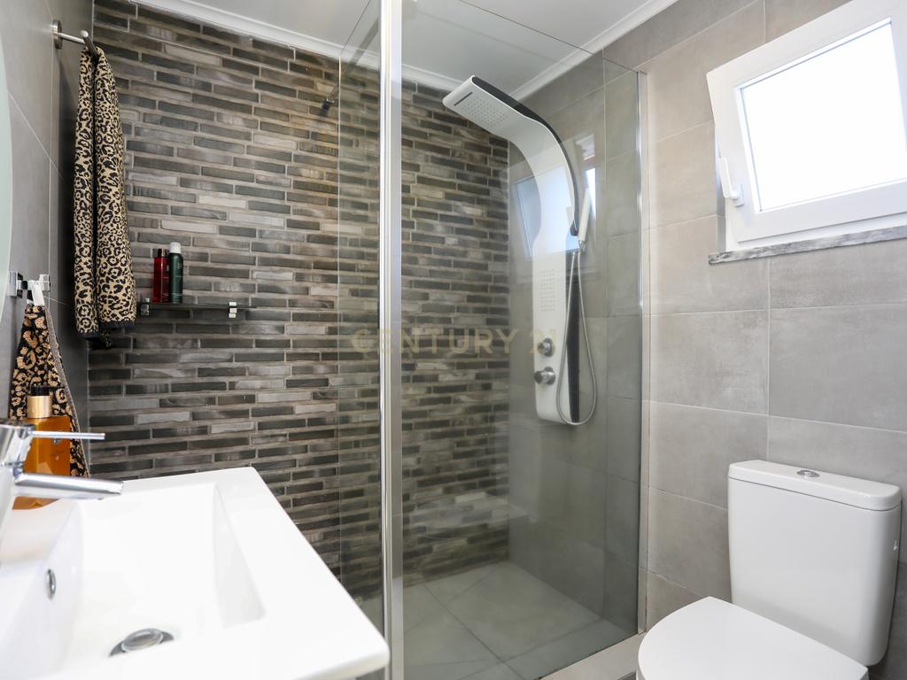 Moradia T4 com Piscina, Jardim e Tranquilidade –  Bairro da Piedade, Moita - Image 11