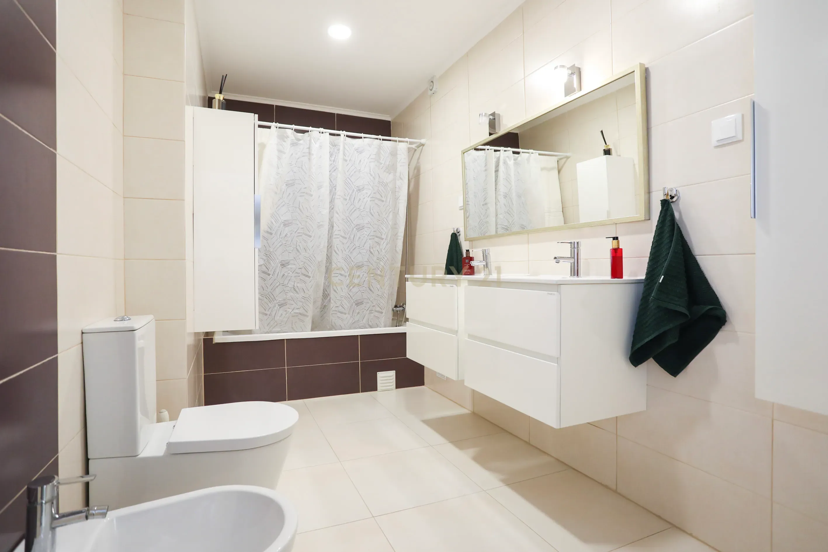 Moradia T4 com Piscina, Jardim e Tranquilidade – Bairro da Piedade, Moita - Image 27