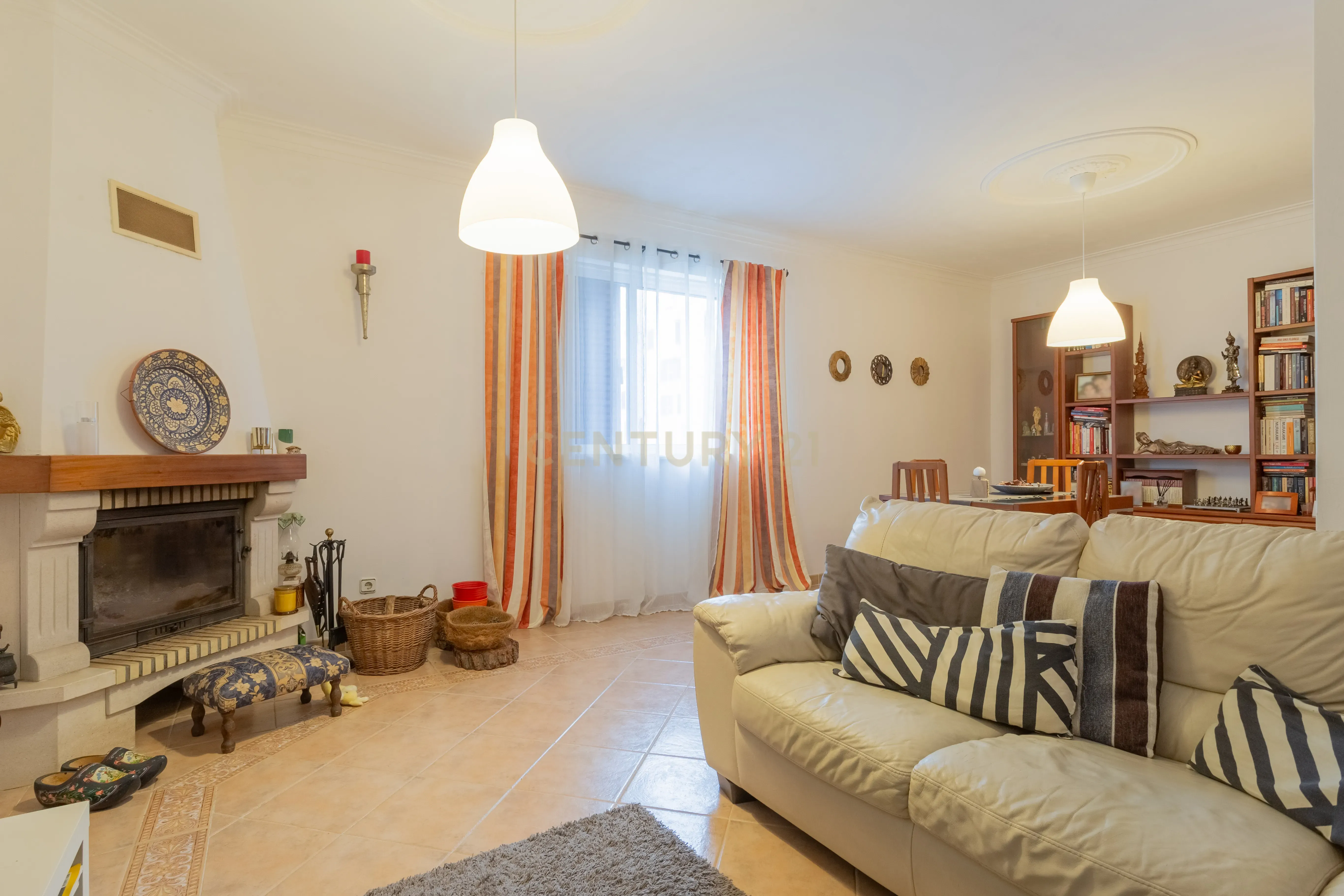Apartamento T2 na Quinta do Anjo, Setúbal, com Estacionamento e Piscina Comum - Image 7