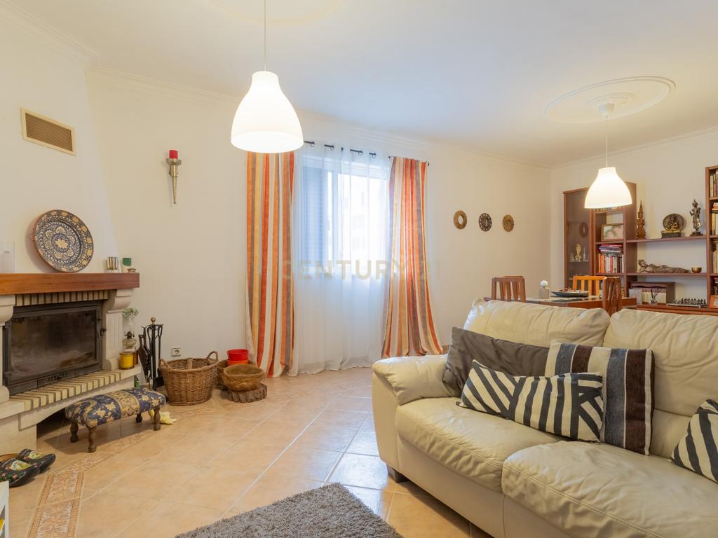 Apartamento T2 na Quinta do Anjo, Setúbal,  com Estacionamento e Piscina Comum - Image 7