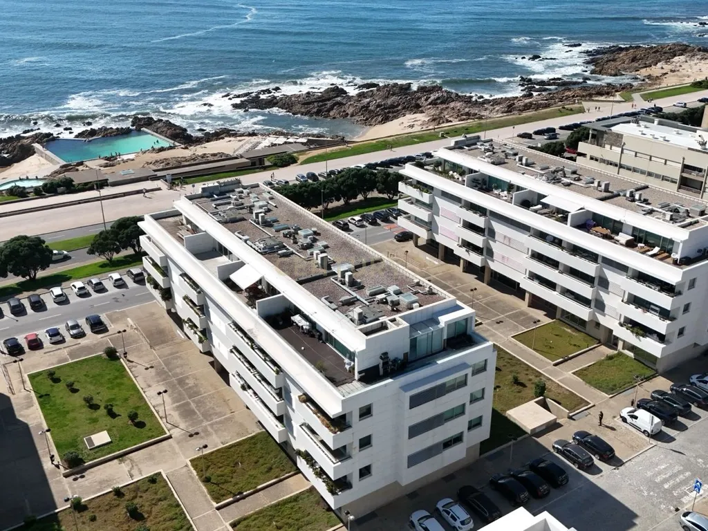 T3 NA 1ª LINHA DE MAR COM 2 LUGARES DE GARAGEM | LEÇA DA PALMEIRA - Image 15