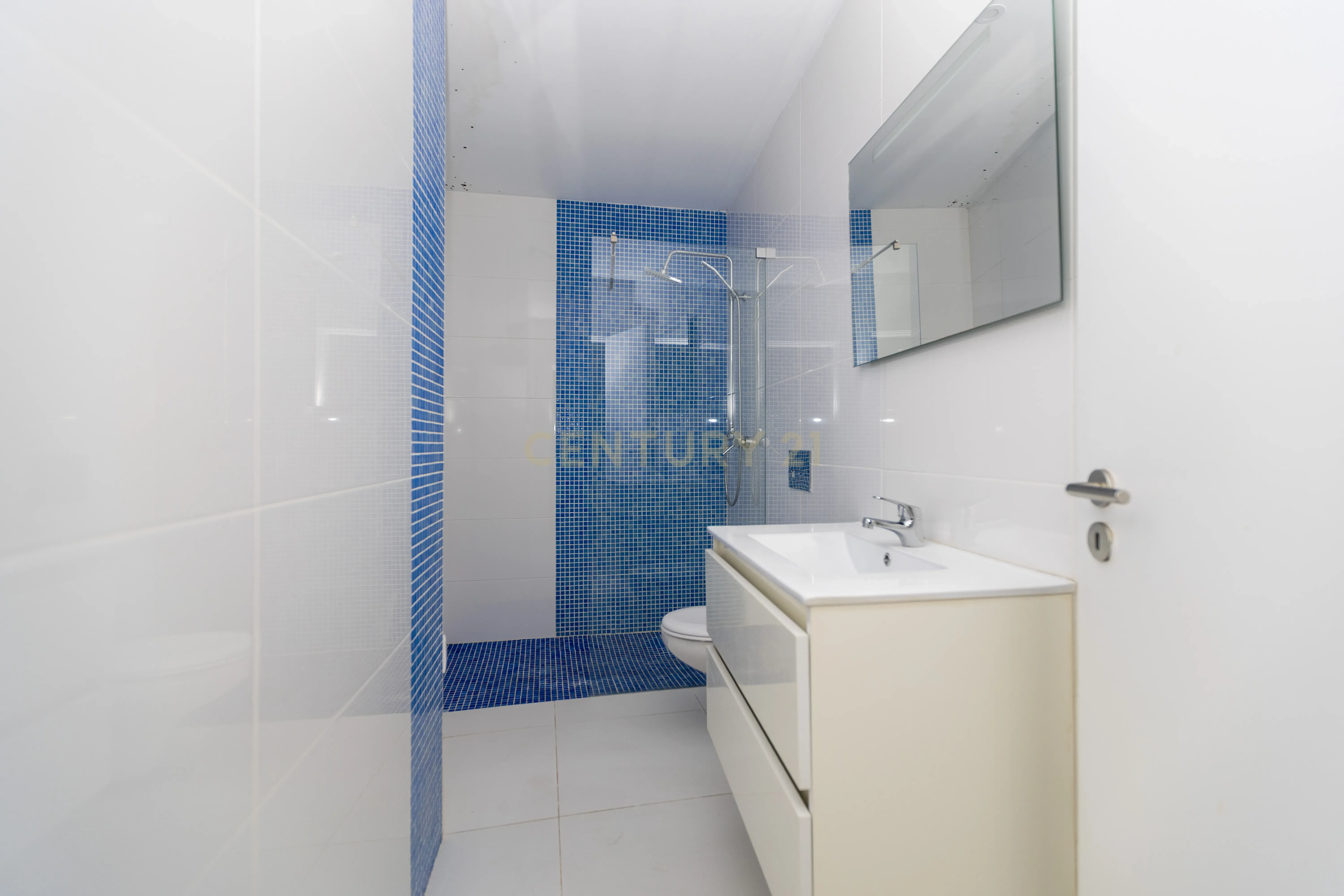 Fotografia 6 de MORADIA T2 NA BAIXA DE OLHÃO C/ 2 PISCINAS
