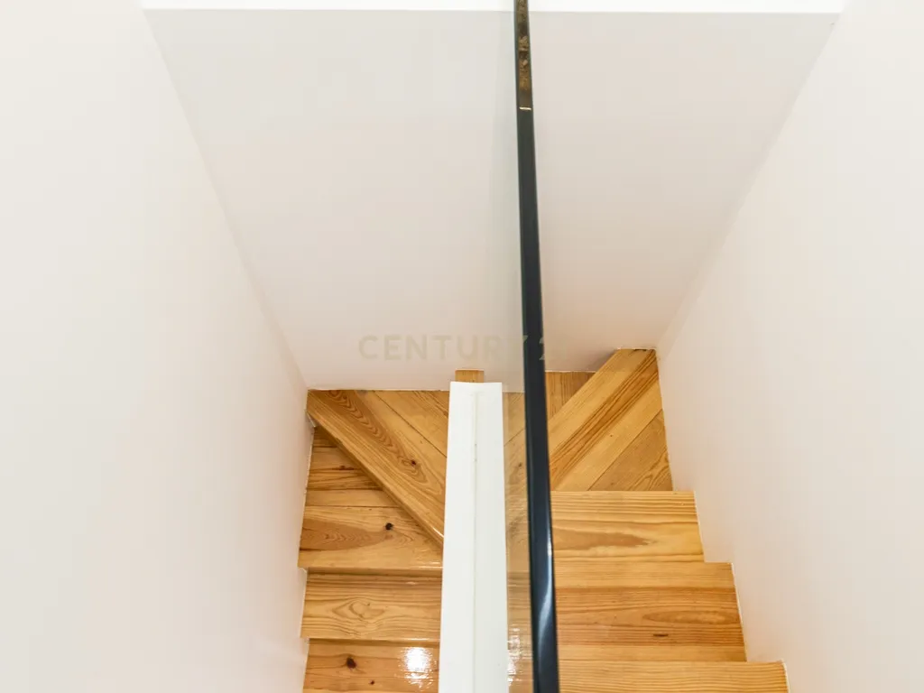 Excelente apartamento T3 Duplex, totalmente renovado, na Rua Angelina Vidal nº 32 – pronto a habitar! - Image 23