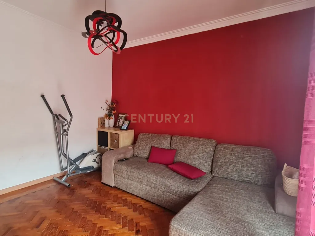 Apartamento T3 com 82m² na Amadora – Excelente Estado e Localização Privilegiada - Image 3