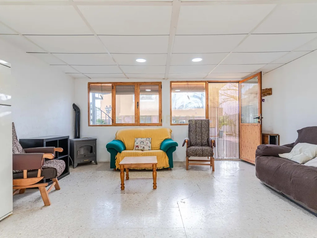 Moradia isolada em Otura com um terreno de 1.250 m², piscina, jardim e espaços para viver em paz - Image 60